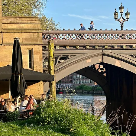 Retreat L Quiet And Close To Everything Йорк