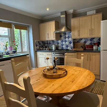 Дом отдыха Retreat L Quiet And Close To Everything