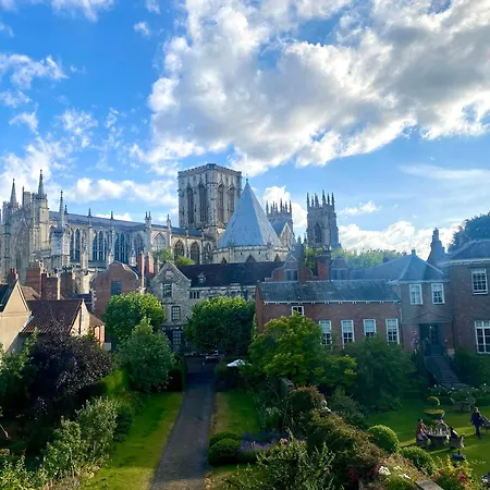 Retreat L Quiet And Close To Everything Дом отдыха