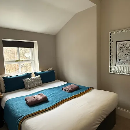 Retreat L Quiet And Close To Everything *