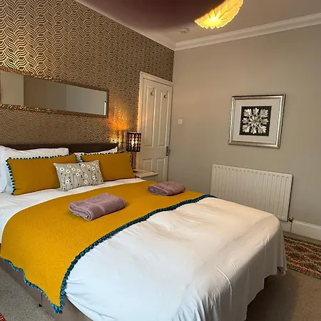 Retreat L Quiet And Close To Everything