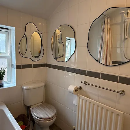 Retreat L Quiet And Close To Everything